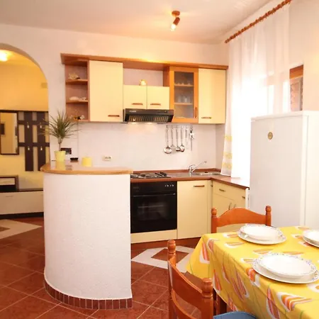 Apartament With Parking Space Pag - 6535 Pag Town