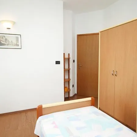 Apartments With Parking Space Pag - 6535 Apartment Pag Town