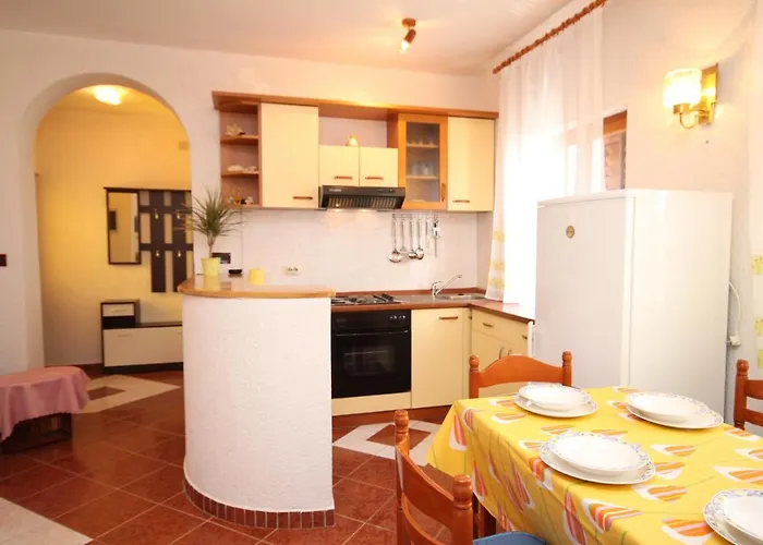 Apartament With Parking Space Pag - 6535 Pag Town
